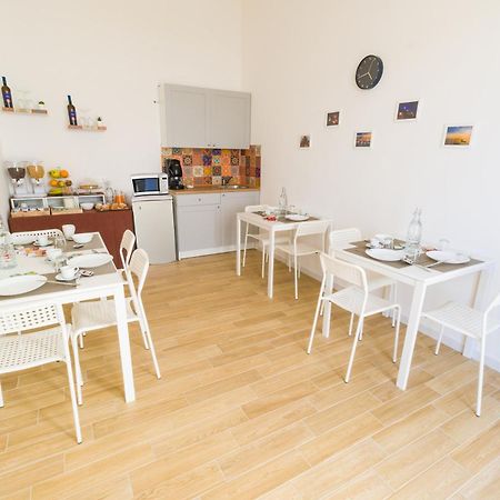 Stabile Hospitality Bed & Breakfast ตราปานี ภายนอก รูปภาพ