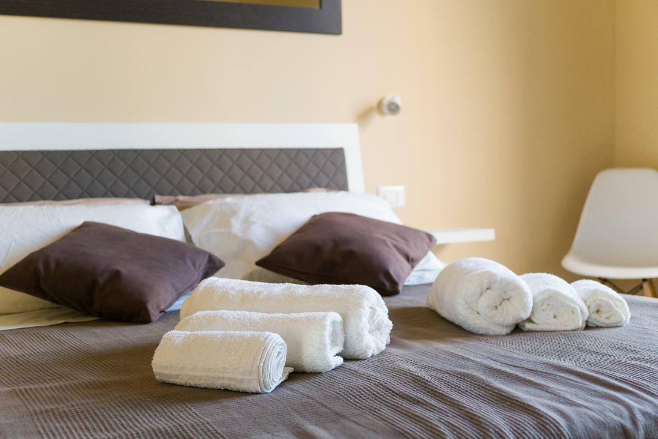 Stabile Hospitality Bed & Breakfast ตราปานี ภายนอก รูปภาพ