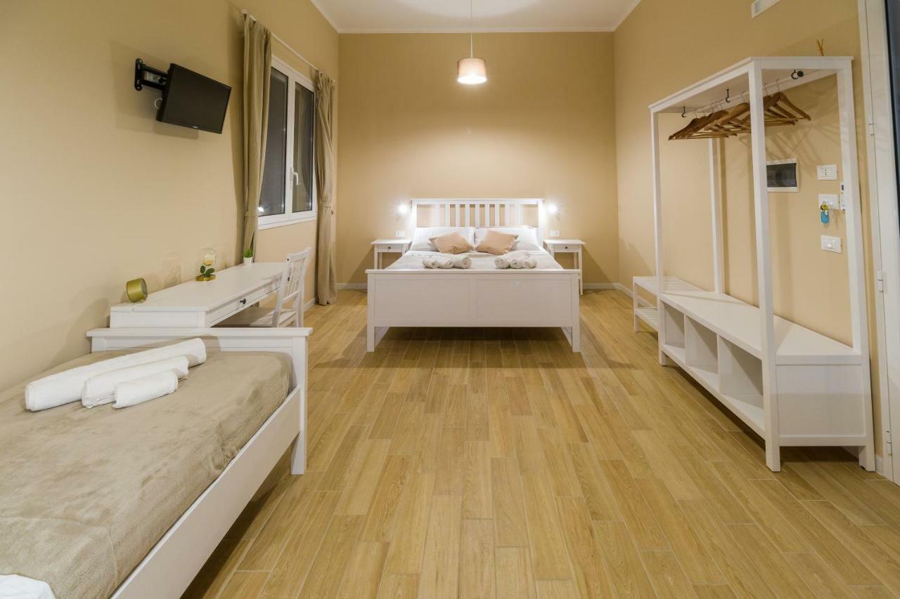 Stabile Hospitality Bed & Breakfast ตราปานี ภายนอก รูปภาพ